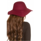 Bordinės spalvos skrybėlė